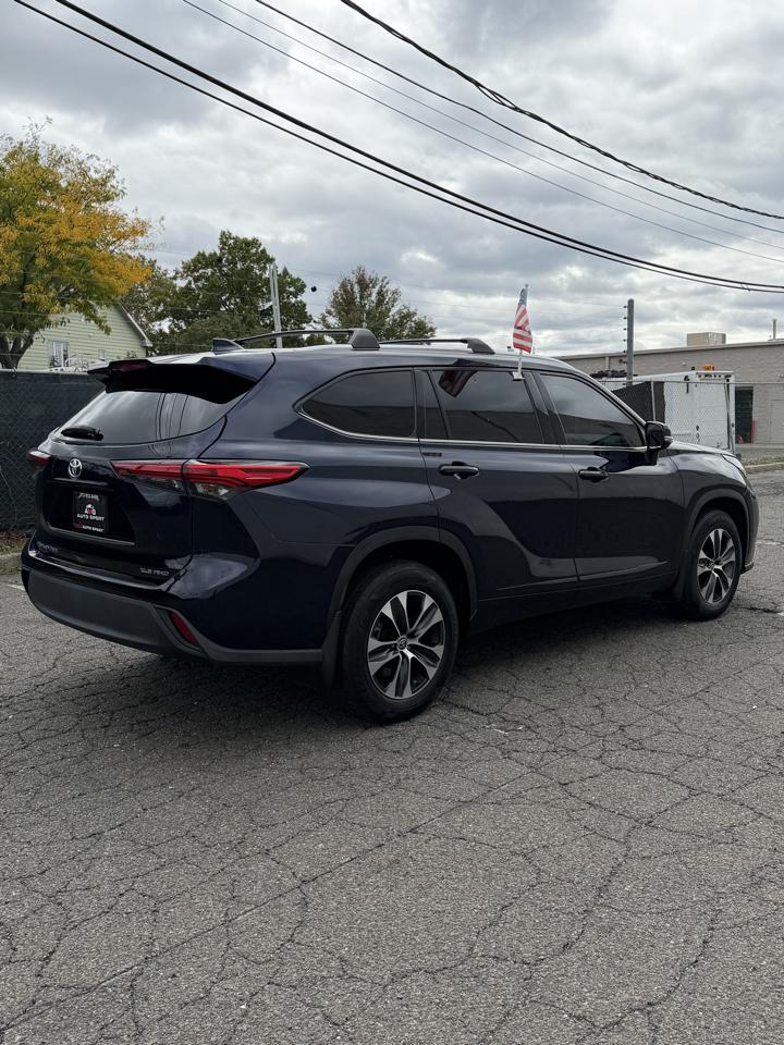 Toyota Highlander XLE AWD (Natl) 2021