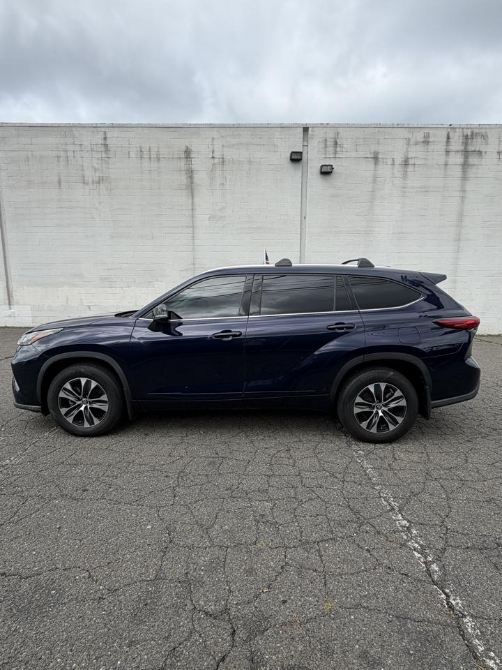 Toyota Highlander XLE AWD (Natl) 2021