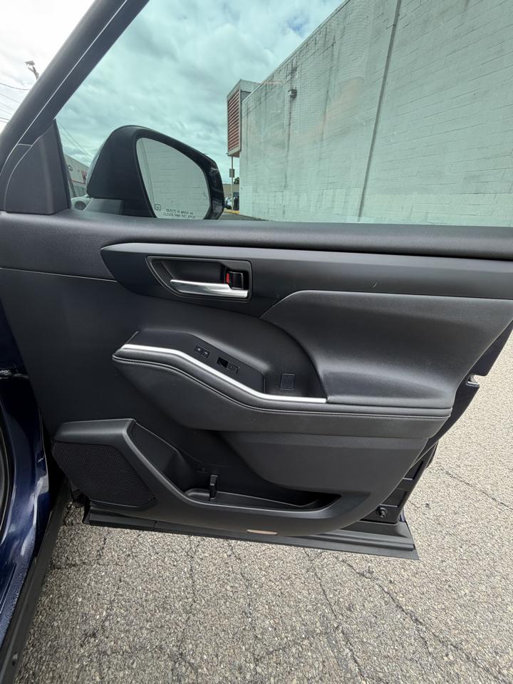 Toyota Highlander XLE AWD (Natl) 2021