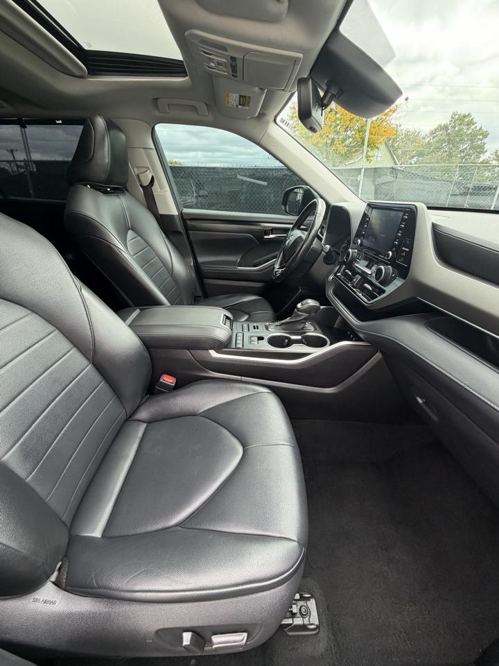 Toyota Highlander XLE AWD (Natl) 2021