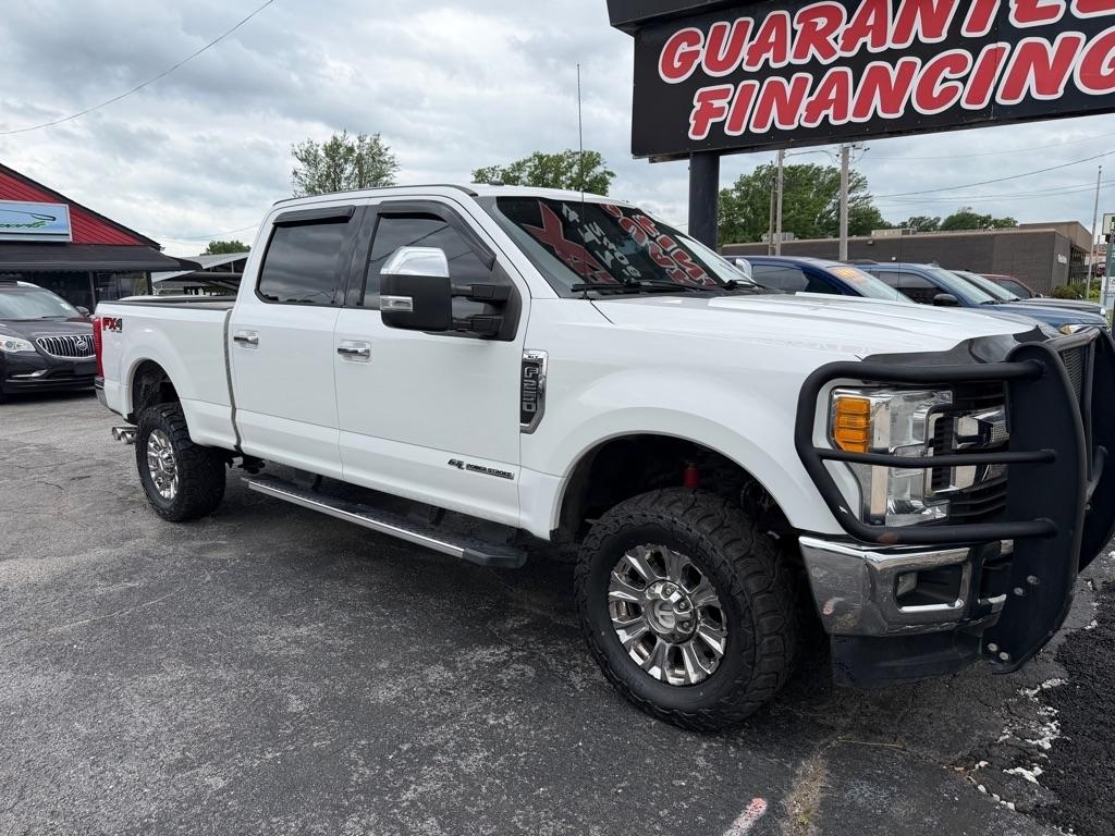 2017 Ford Super Duty F-250 SRW Lariat 4WD Crew Cab 8' Box
