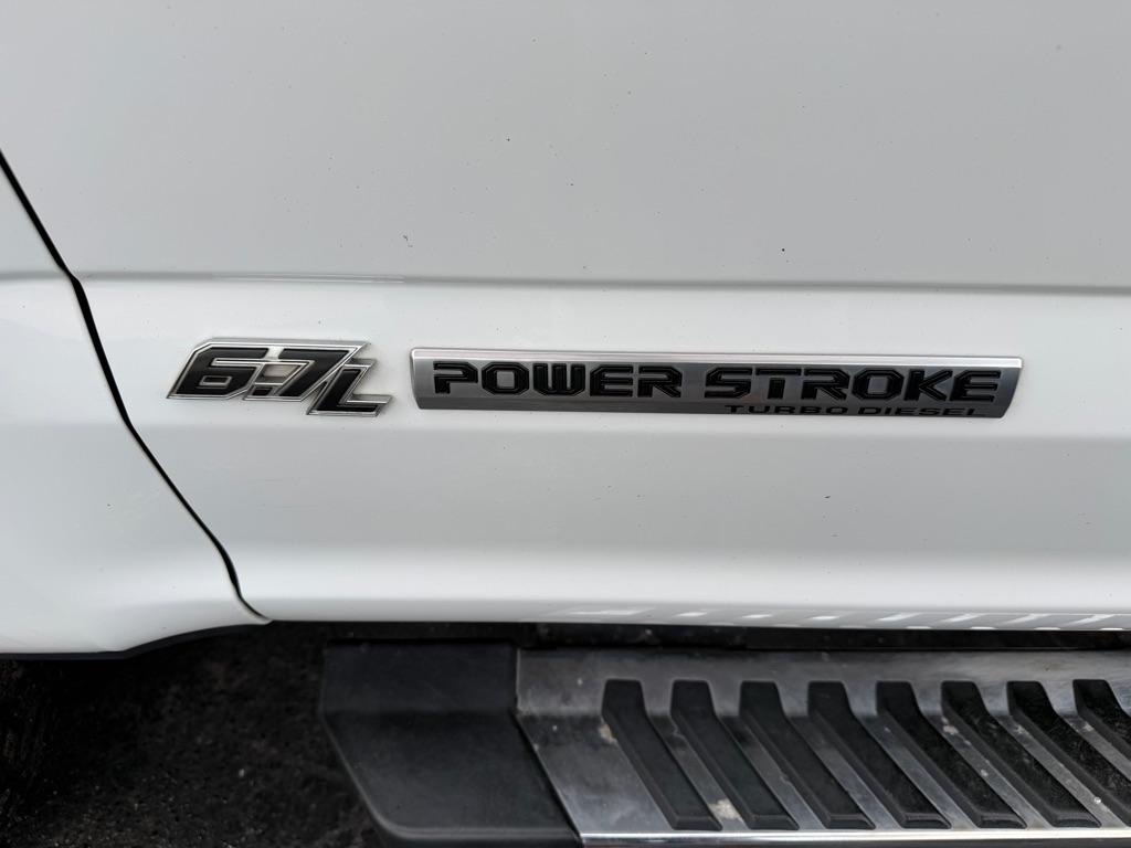 Ford Super Duty F-250 SRW King Ranch 4WD Crew Cab 8' Box 2017