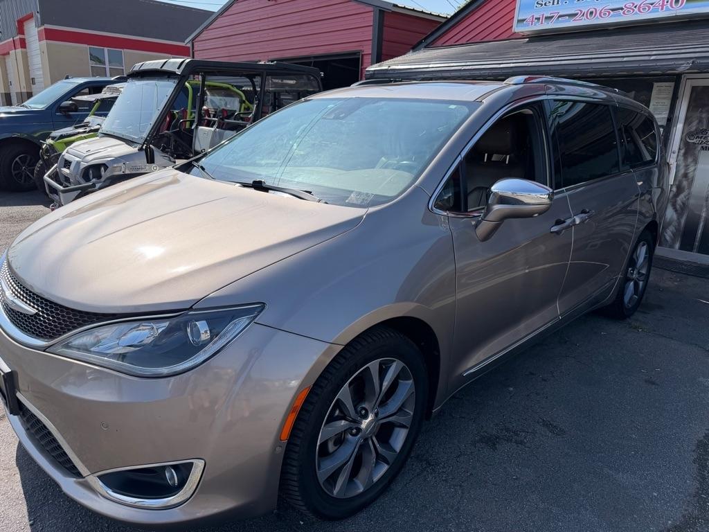 2017 Chrysler Pacifica Limited FWD