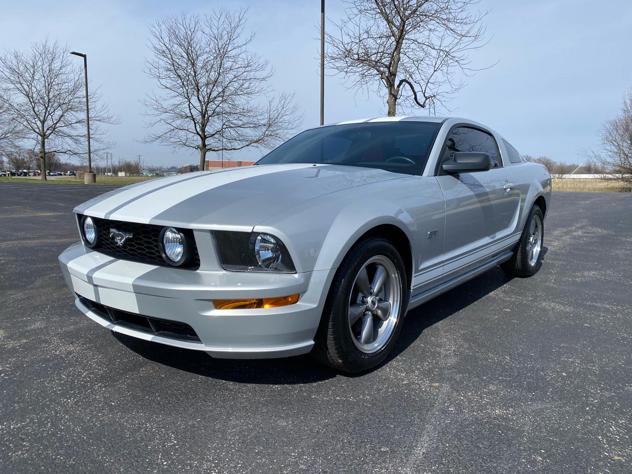 2005 Ford Mustang GT Deluxe Coupe