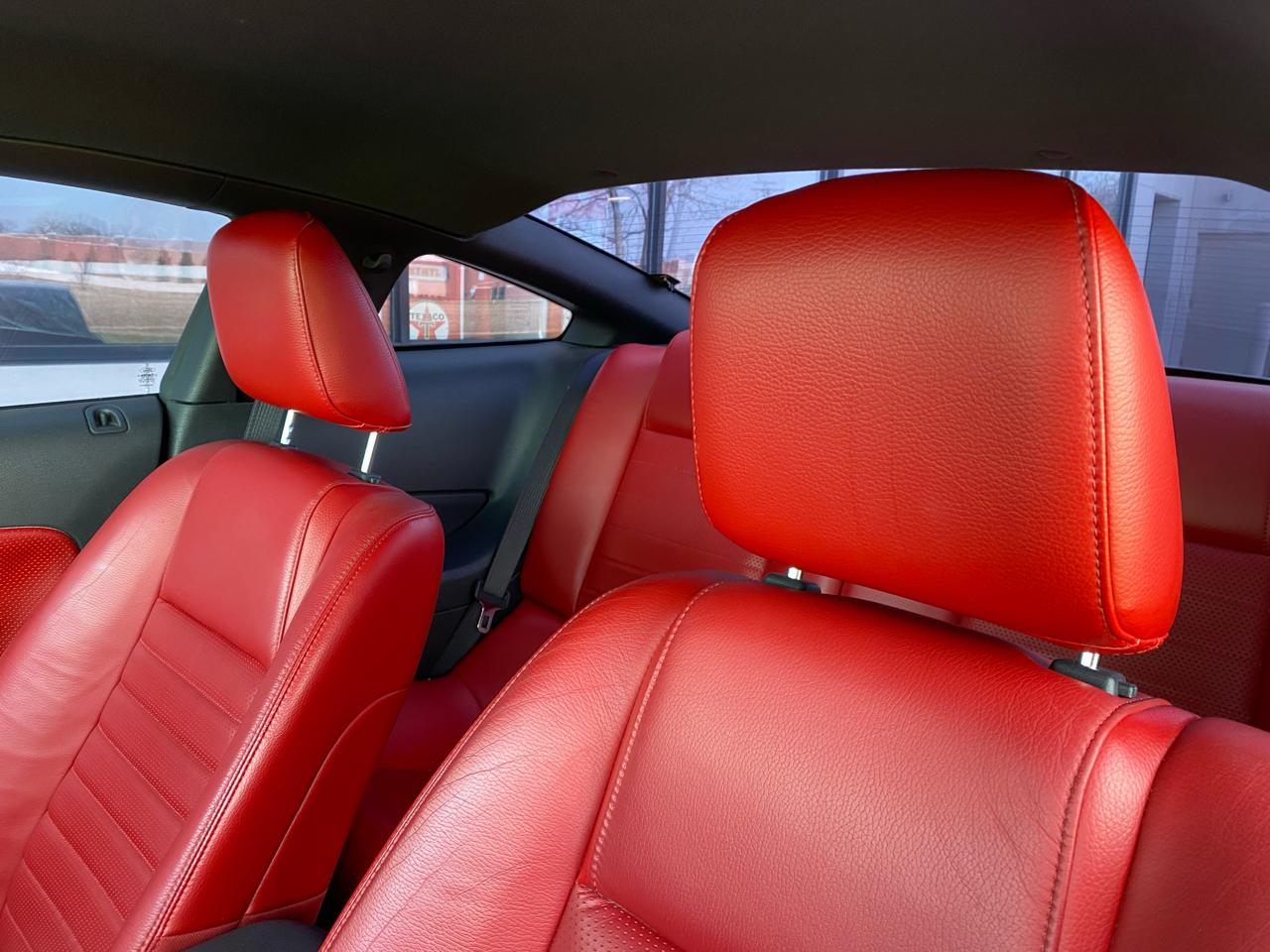 Ford Mustang GT Deluxe Coupe 2005