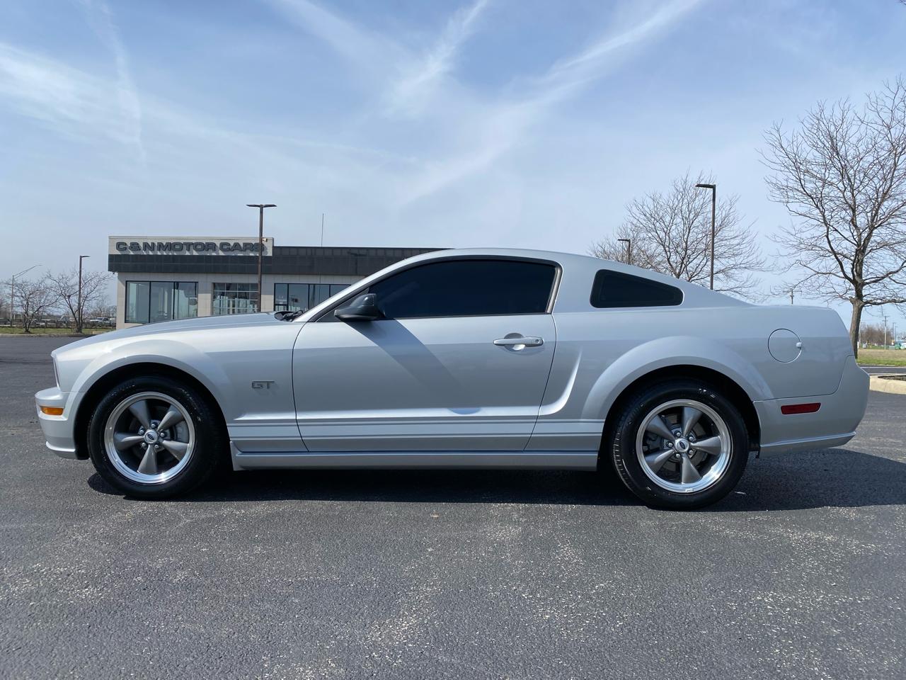 Ford Mustang GT Deluxe Coupe 2005