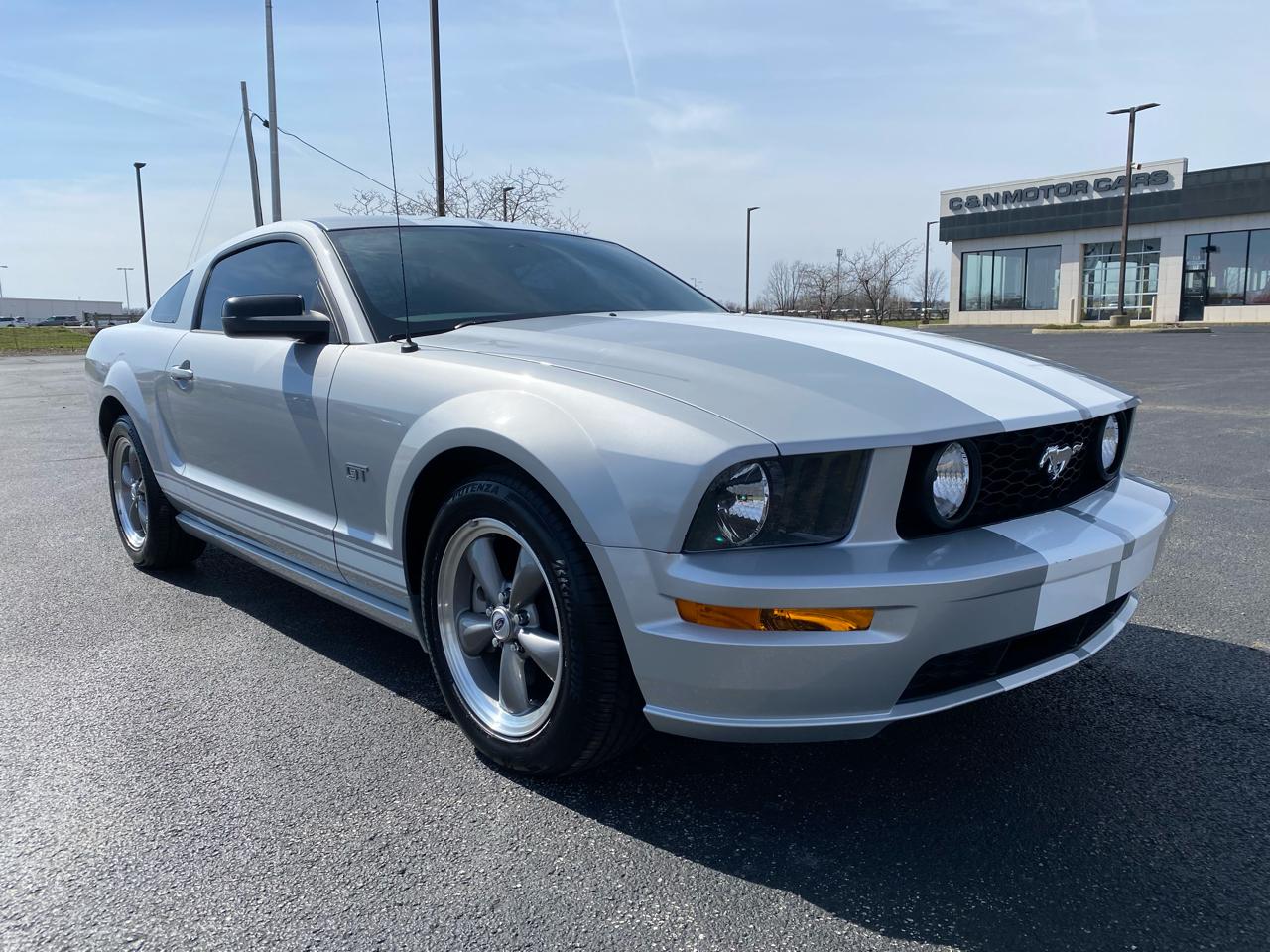 Ford Mustang GT Deluxe Coupe 2005