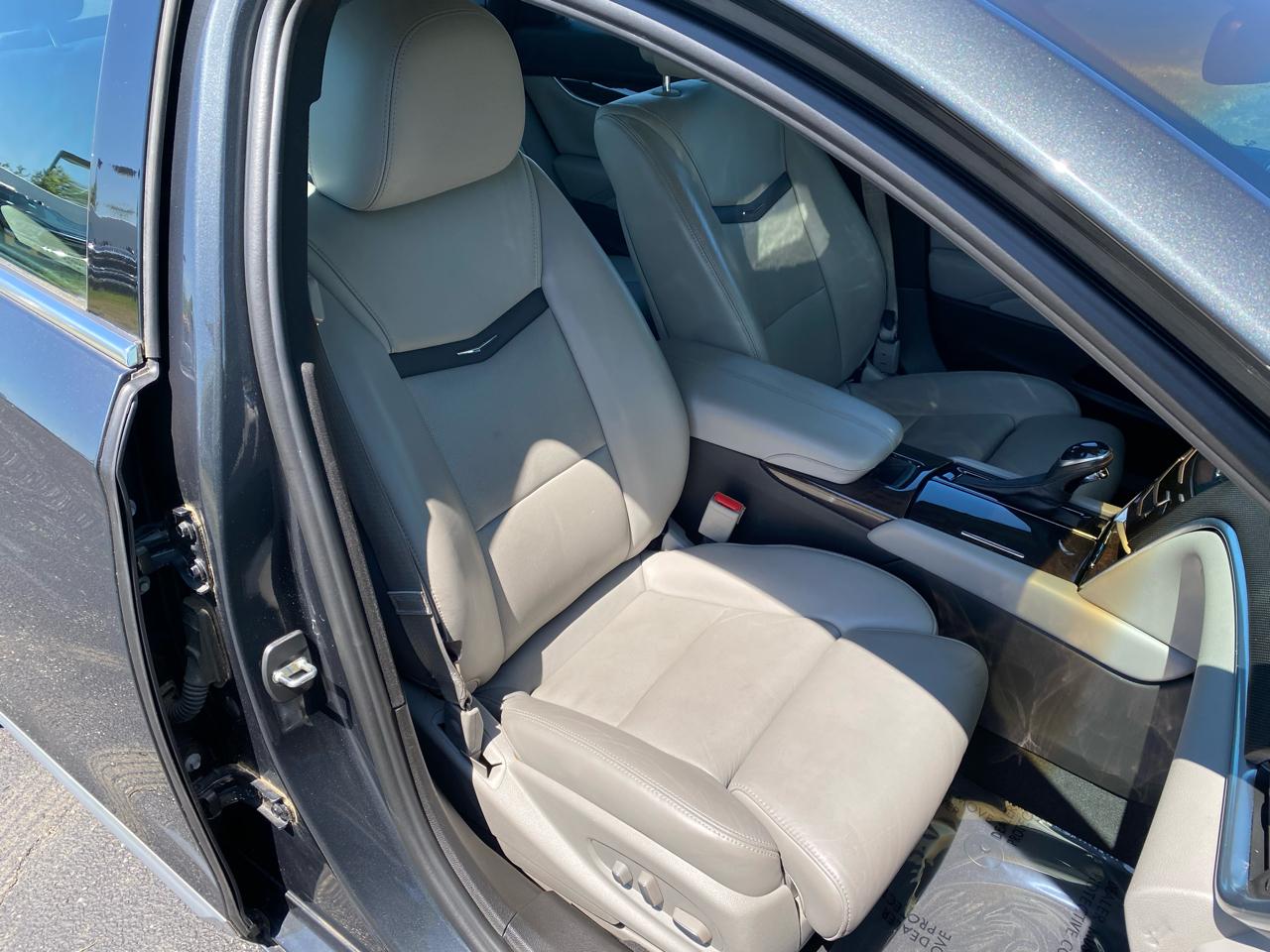 Cadillac XTS Luxury 2013