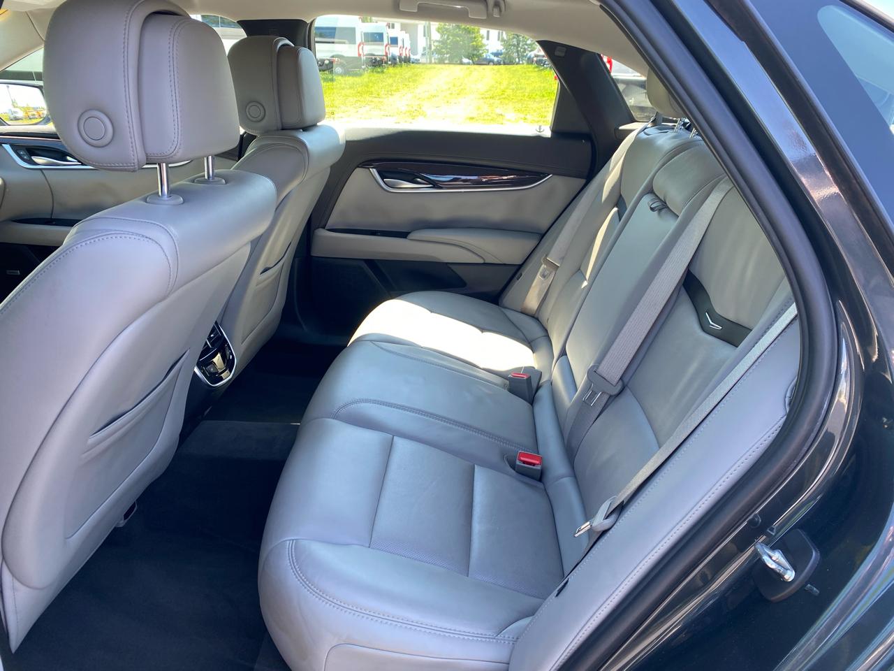 Cadillac XTS Luxury 2013