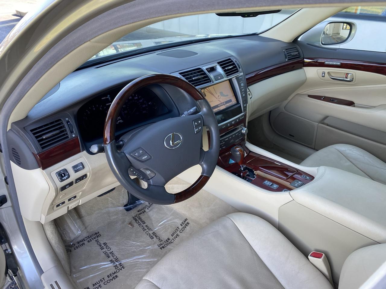 Lexus LS 460 Luxury Sedan AWD 2011