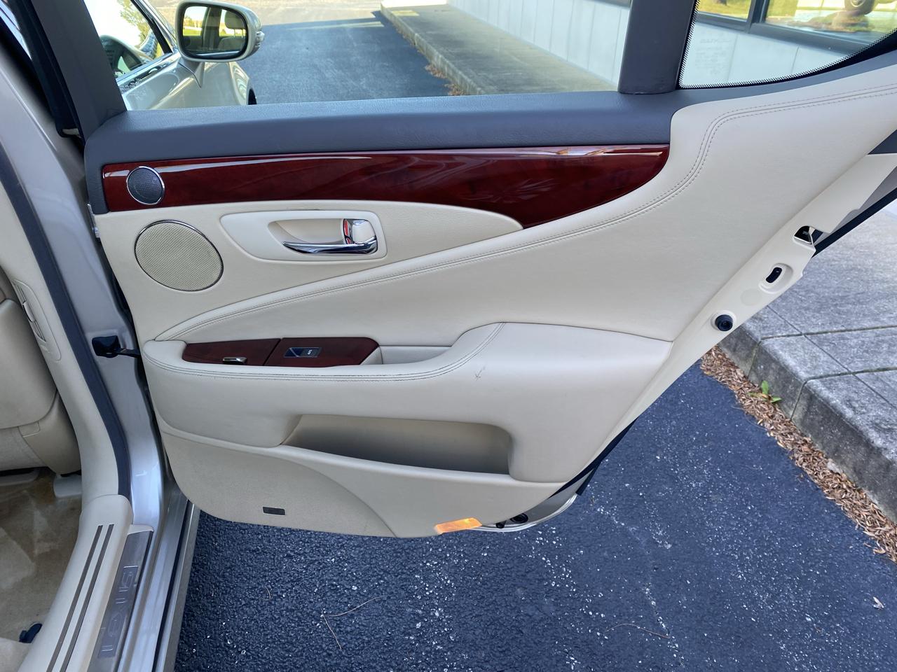 Lexus LS 460 Luxury Sedan AWD 2011