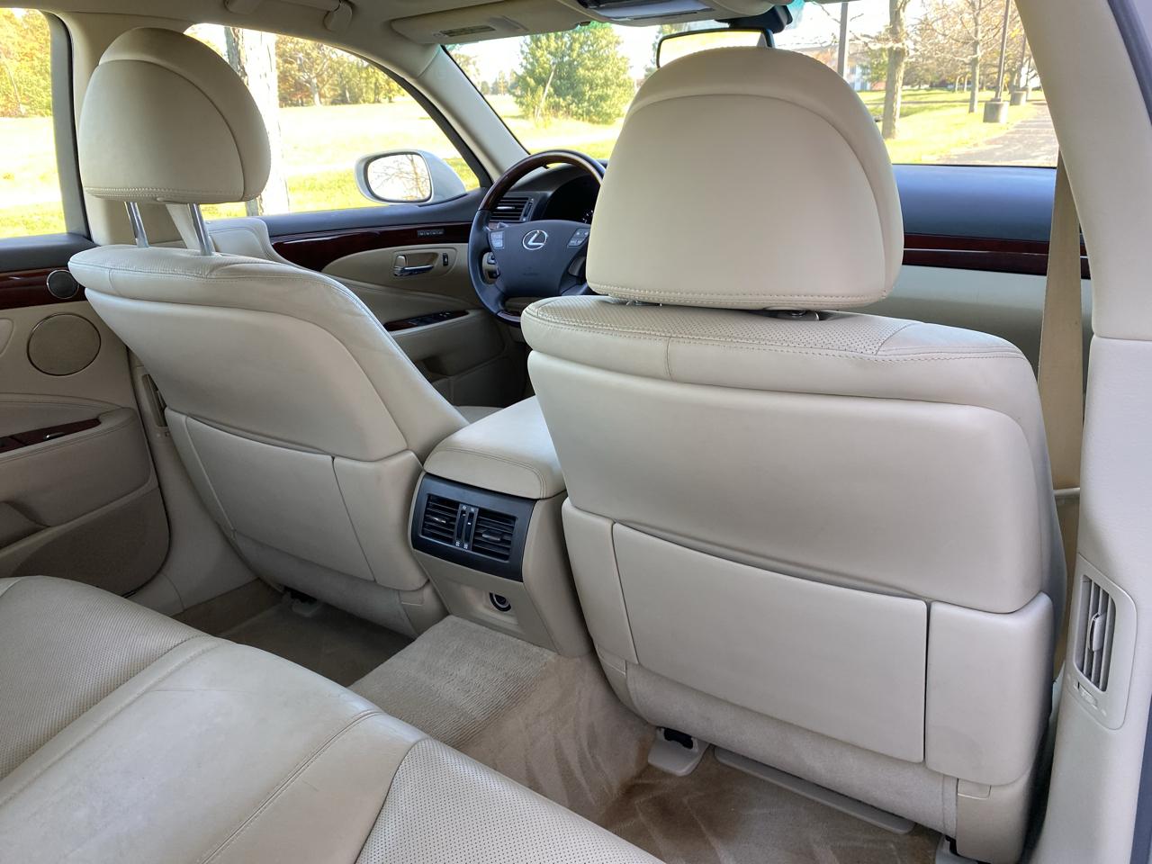 Lexus LS 460 Luxury Sedan AWD 2011