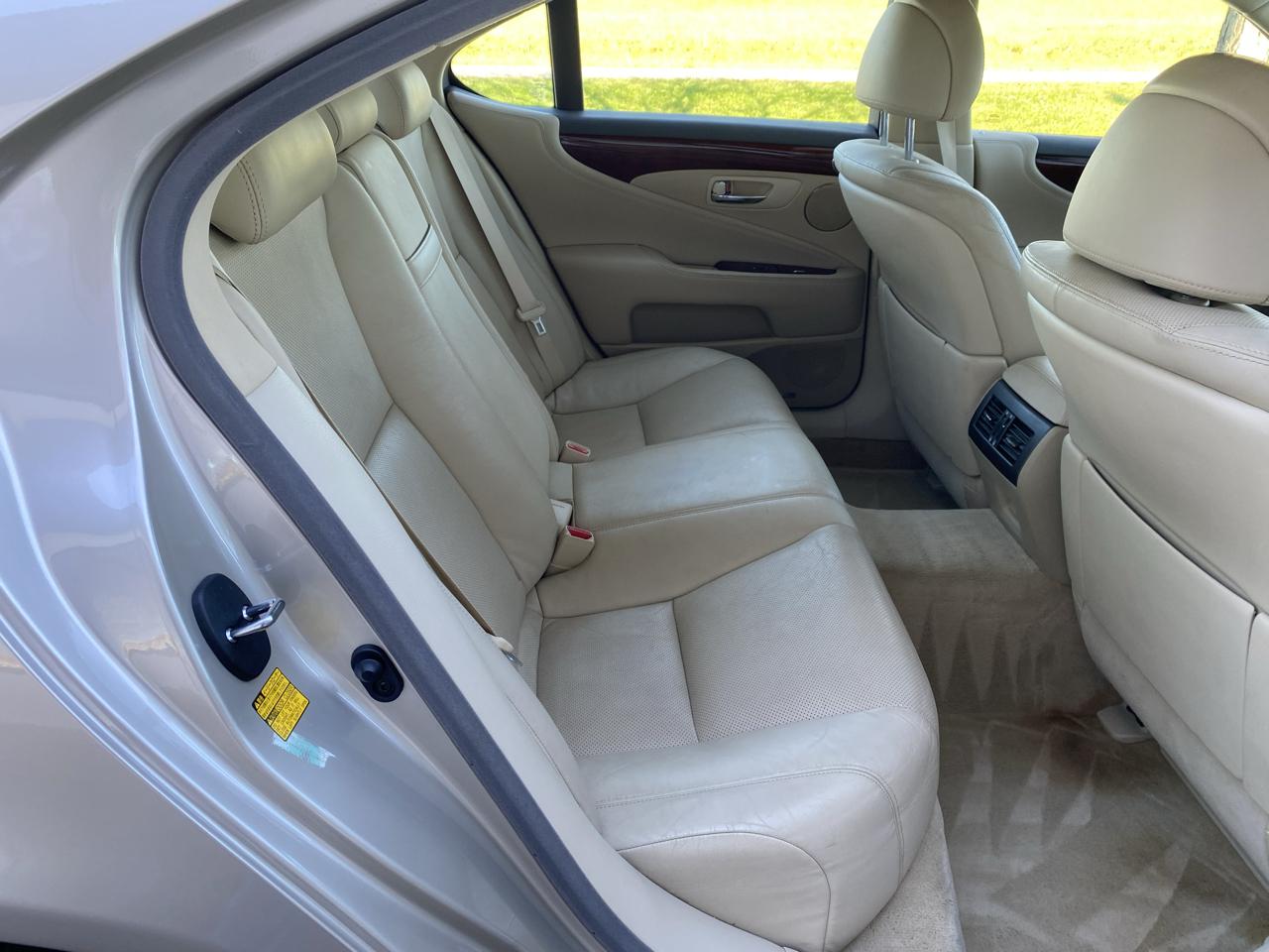 Lexus LS 460 Luxury Sedan AWD 2011