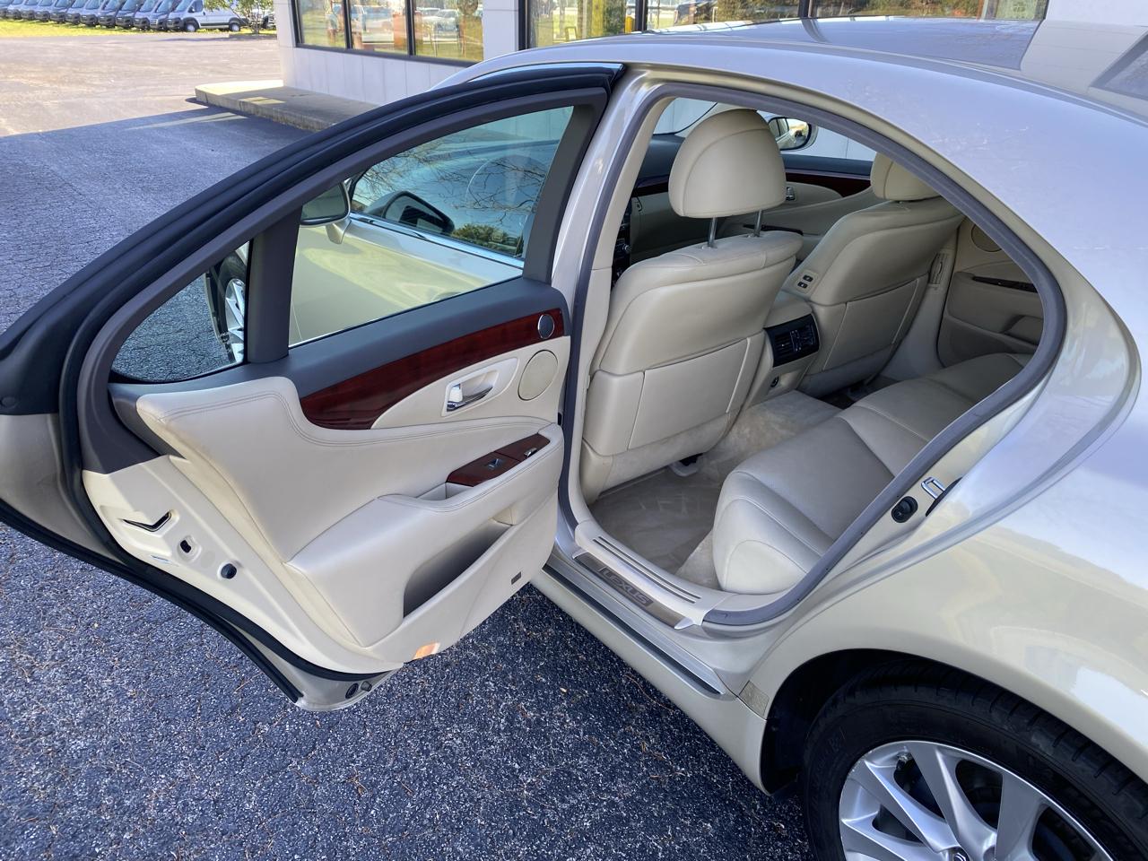 Lexus LS 460 Luxury Sedan AWD 2011