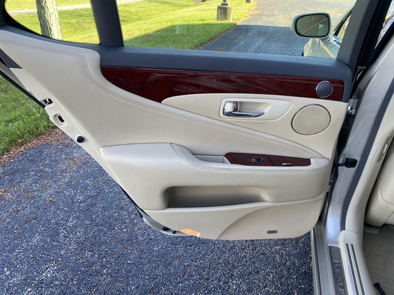 Lexus LS 460 Luxury Sedan AWD 2011