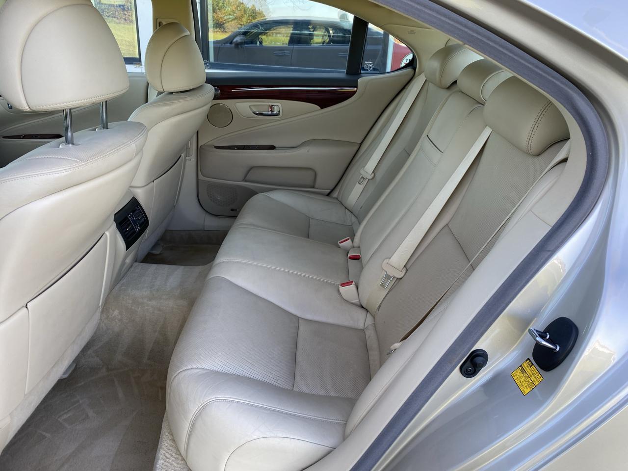 Lexus LS 460 Luxury Sedan AWD 2011