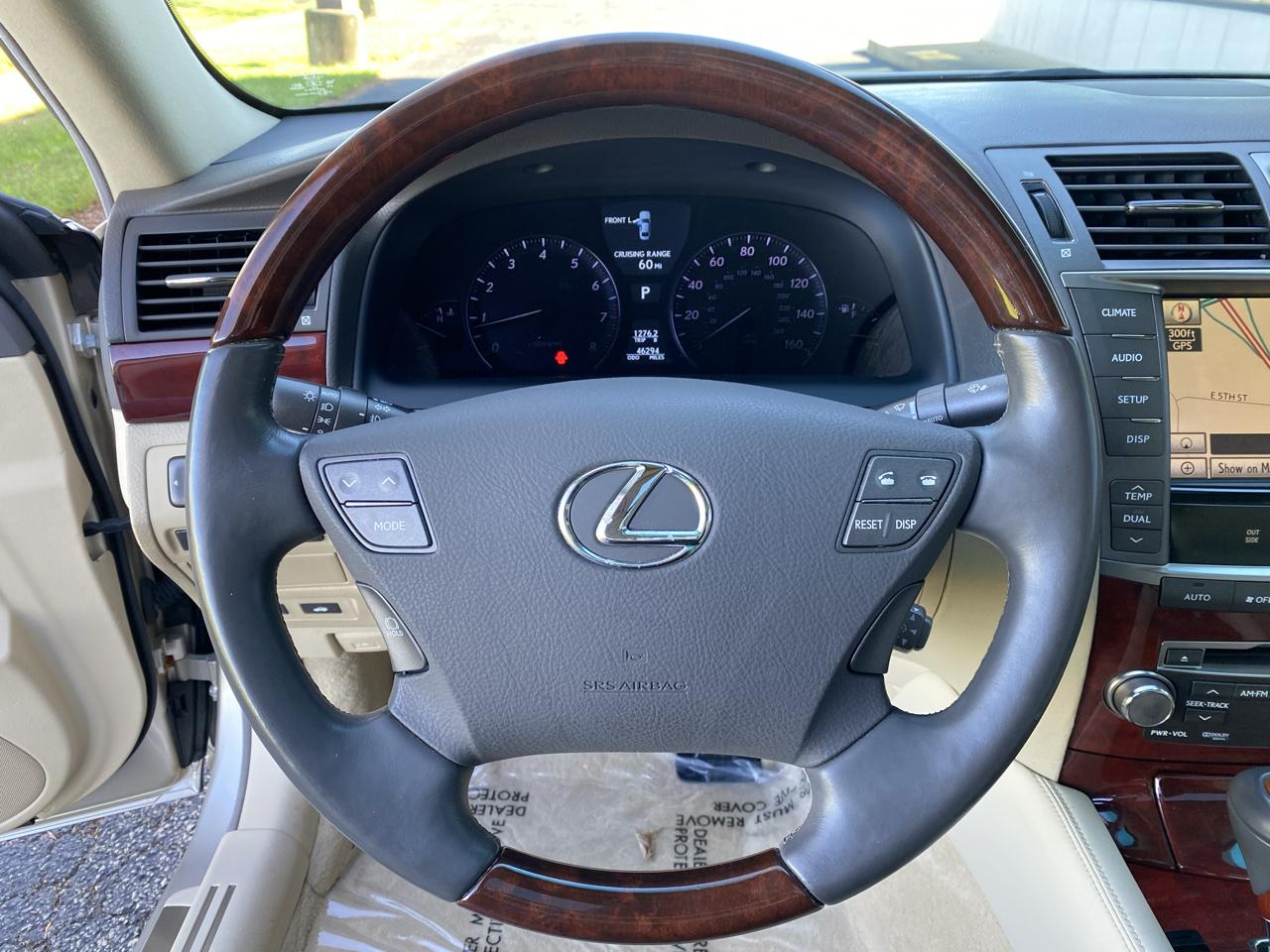 Lexus LS 460 Luxury Sedan AWD 2011