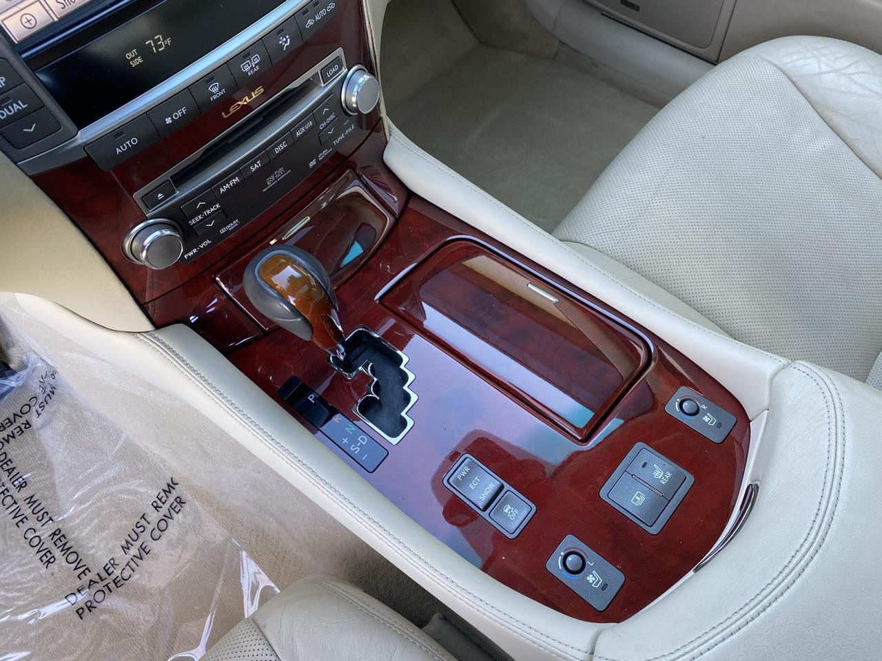 Lexus LS 460 Luxury Sedan AWD 2011