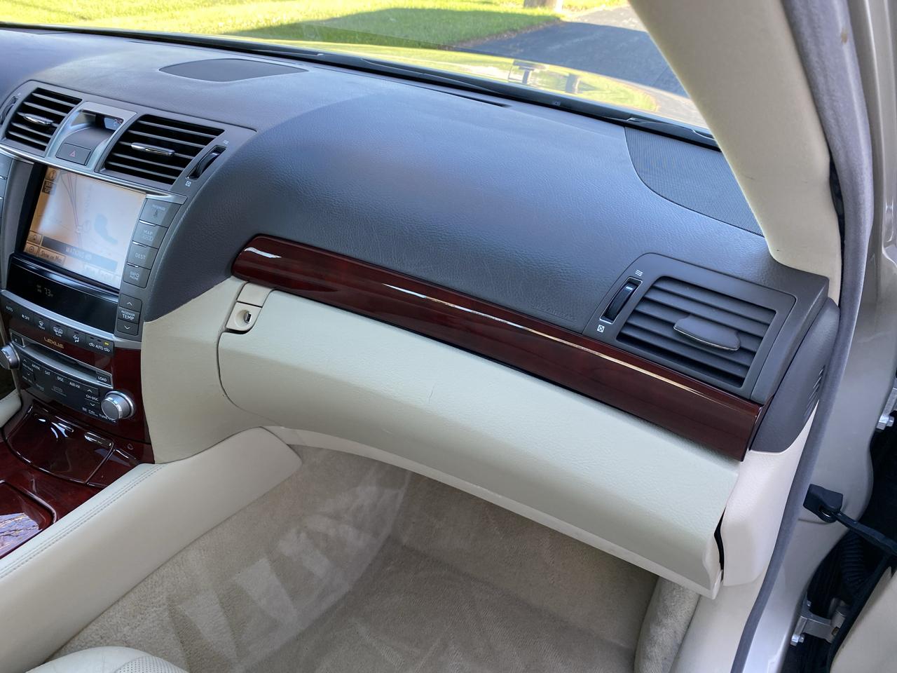 Lexus LS 460 Luxury Sedan AWD 2011