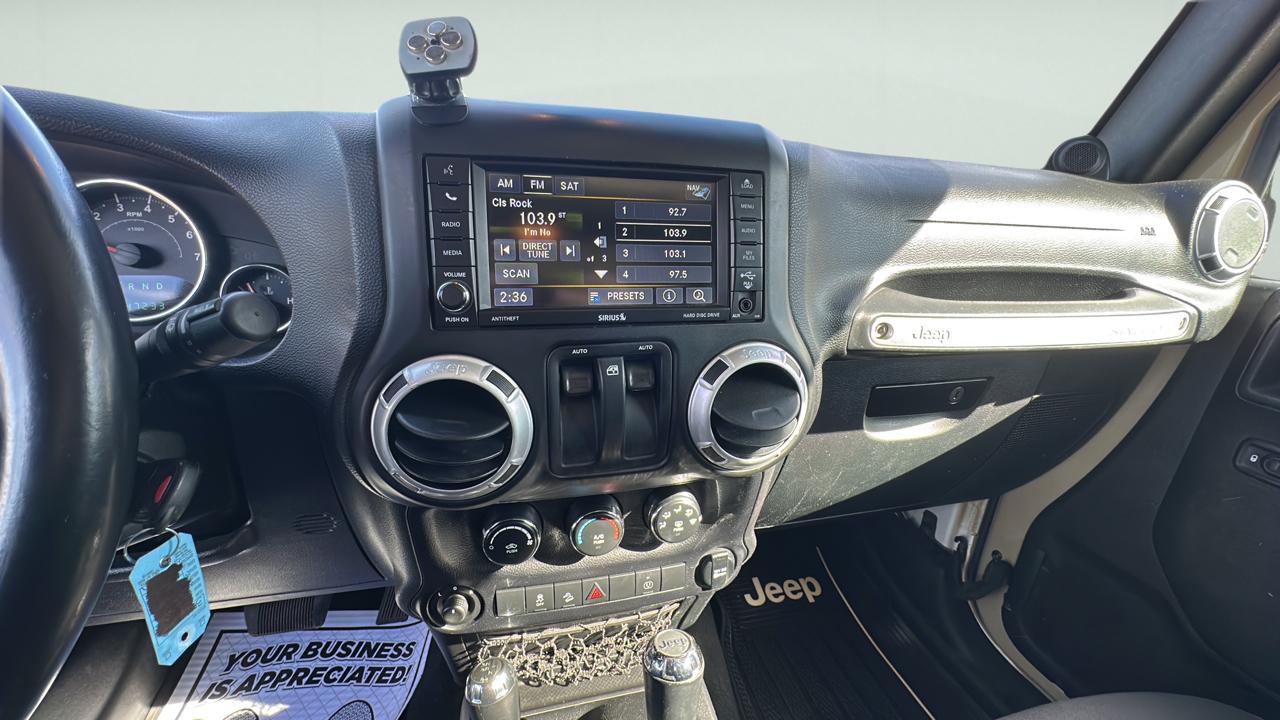 Jeep Wrangler Sahara 4WD 2014