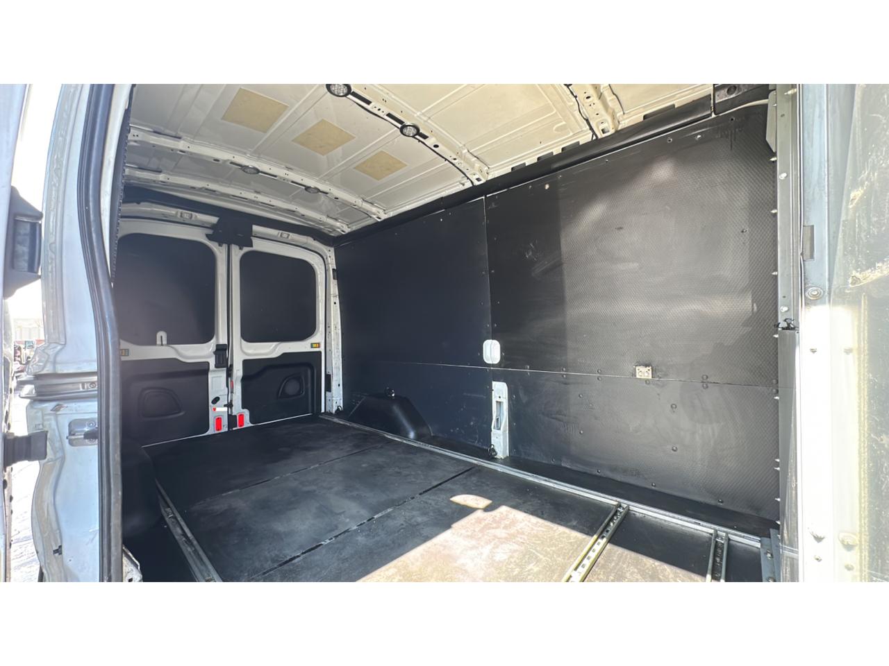 Ford Transit 350 Van Med. Roof w/Sliding Pass. 148-in. WB 2019