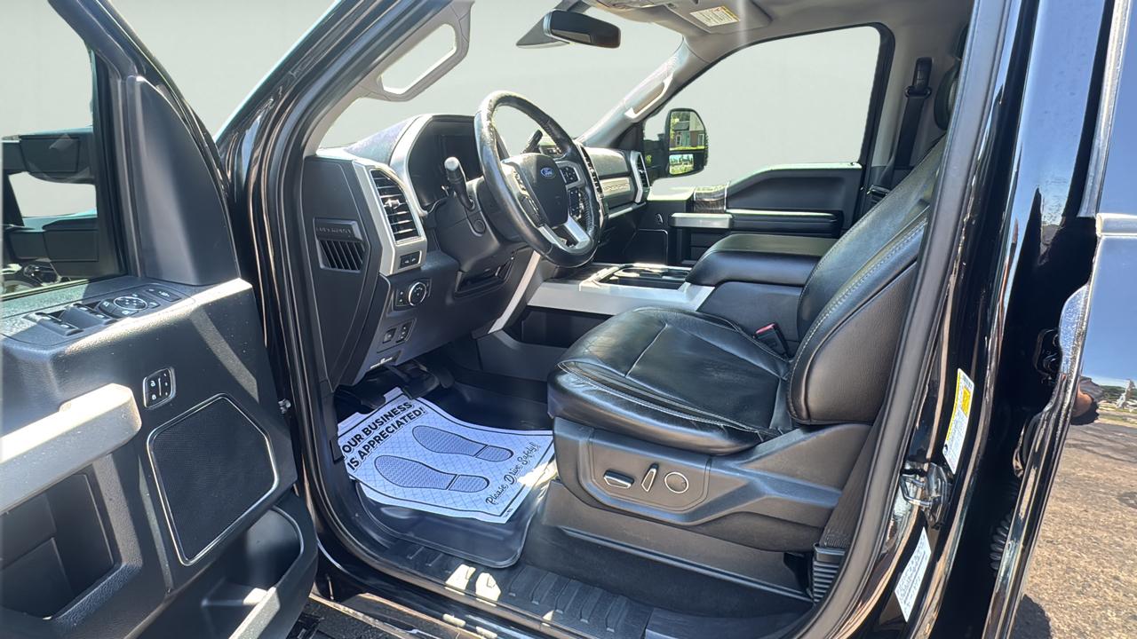 Ford F-250 SD Lariat Crew Cab Short Bed 4WD 2019