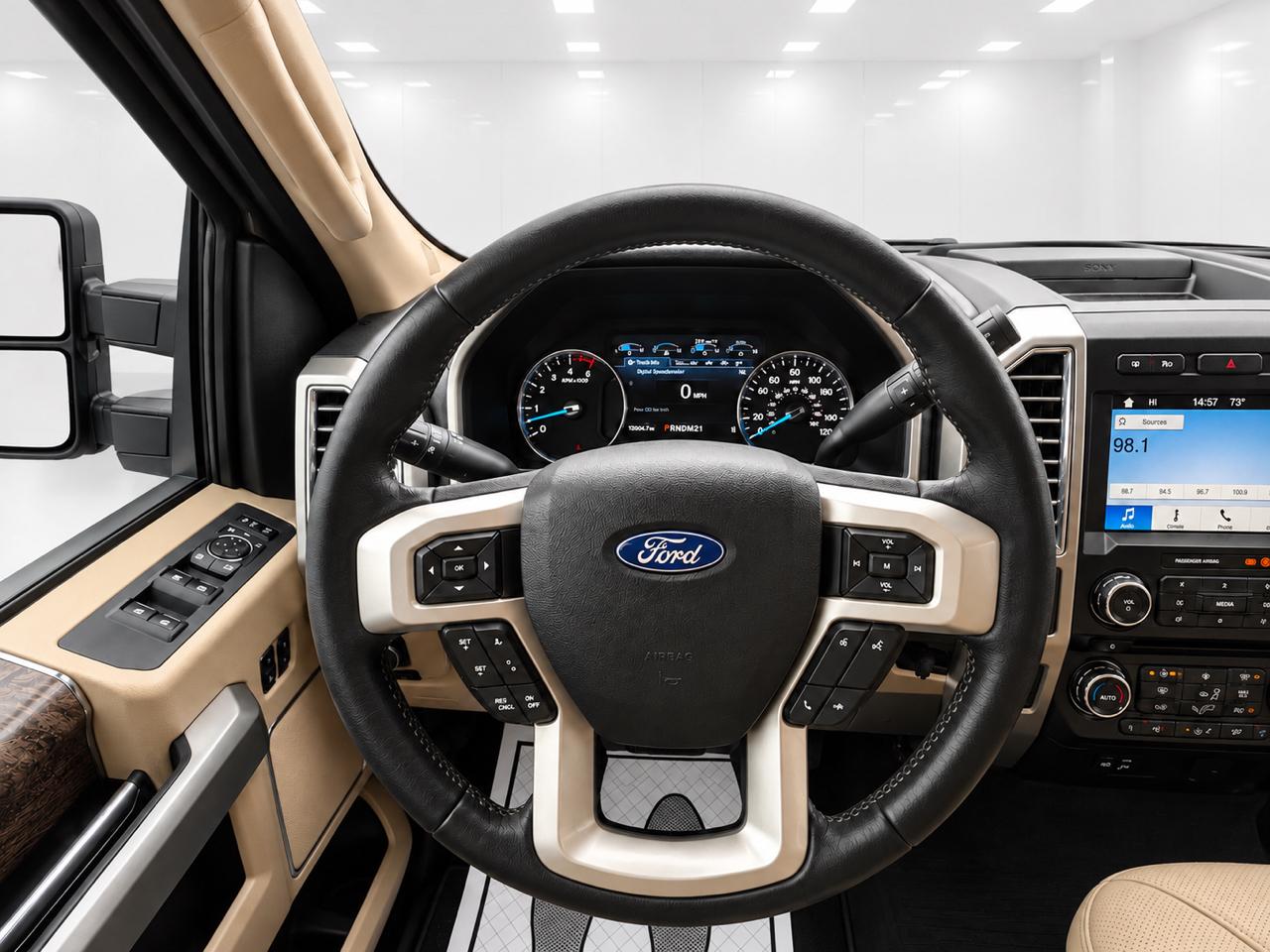Ford Super Duty F-350 SRW Lariat 4WD Crew Cab 8' Box 2017