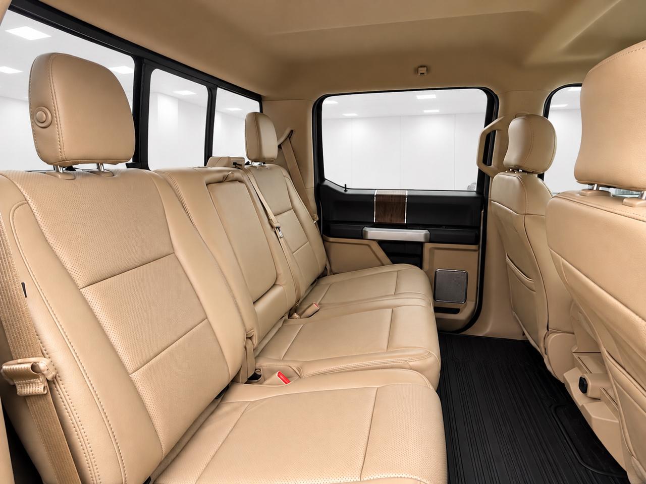 Ford Super Duty F-350 SRW Lariat 4WD Crew Cab 8' Box 2017