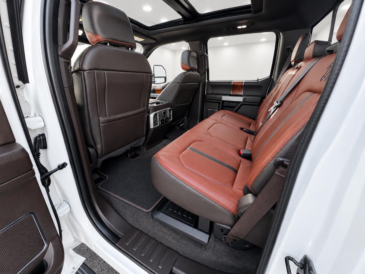 Ford Super Duty F-350 SRW King Ranch 4WD Crew Cab 8' Box 2018