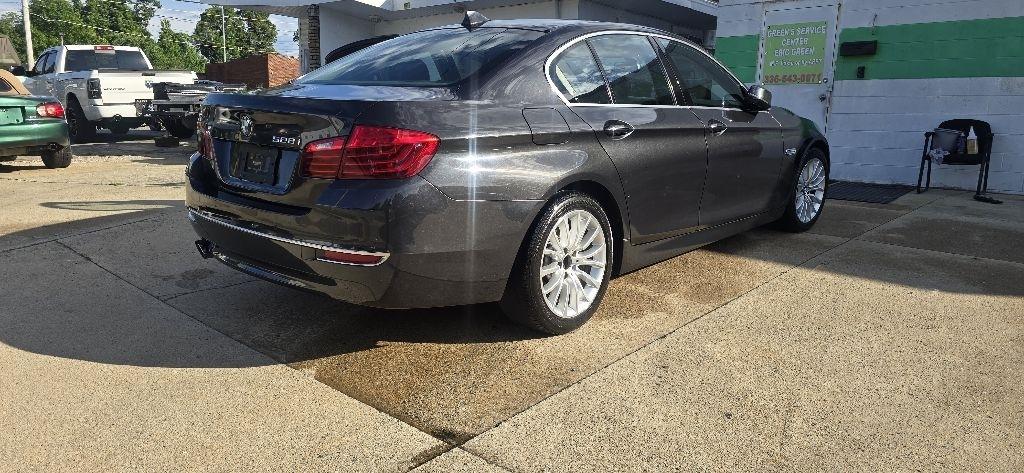 BMW 5-Series 528i 2016