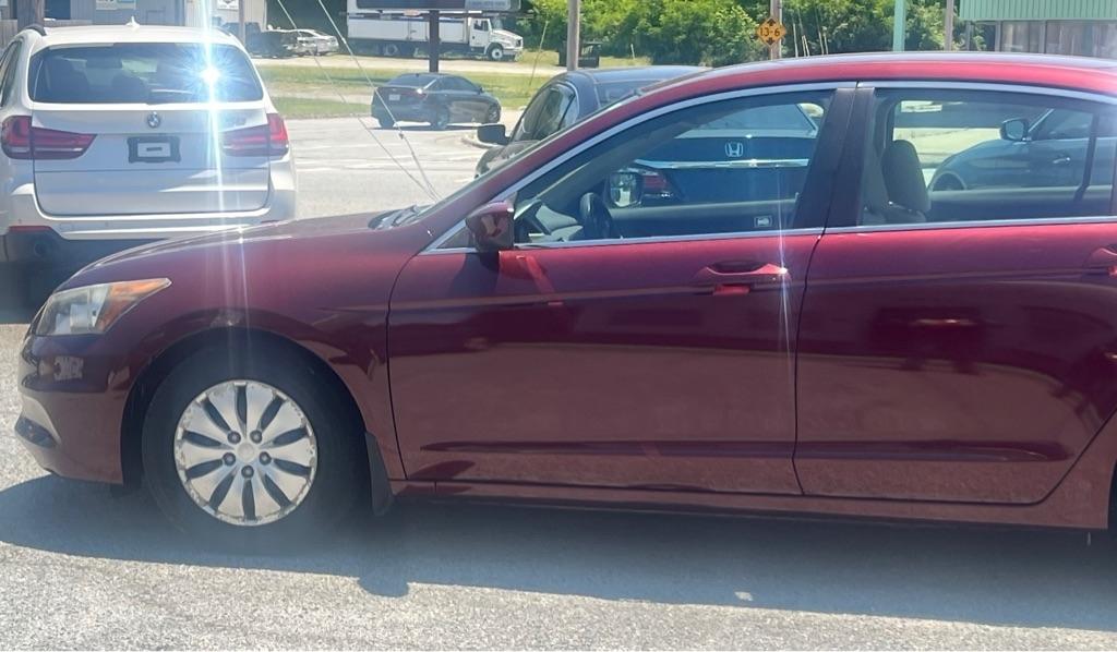 Honda Accord LX sedan AT 2012