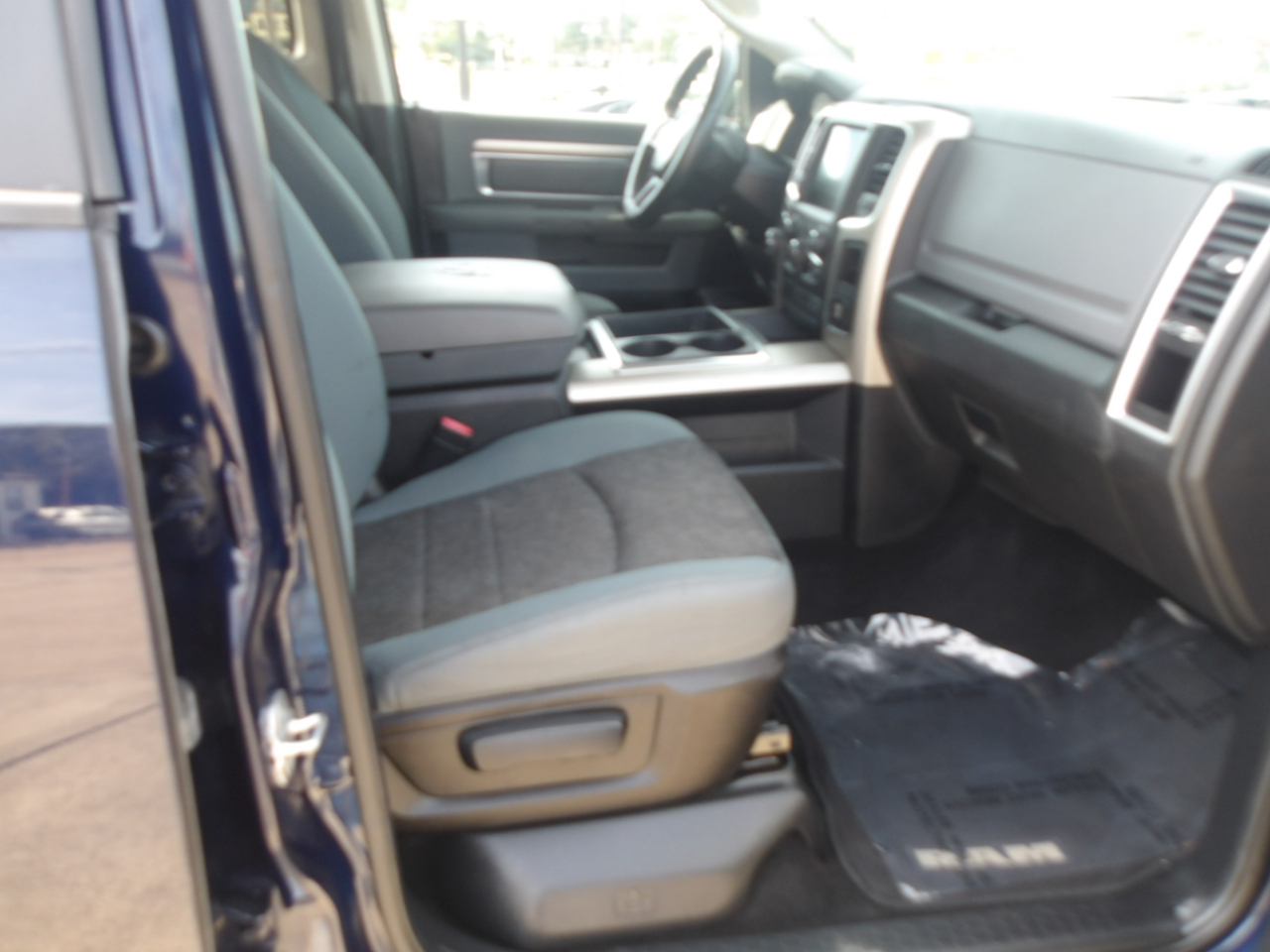 RAM 1500 2WD Crew Cab 140.5" Lone Star 2014