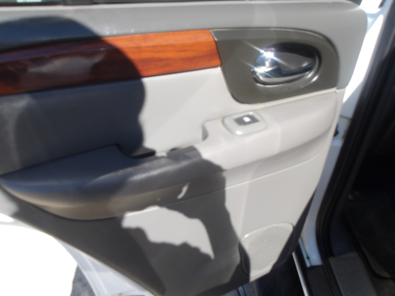 GMC Envoy 4dr 2WD SLT 2004 GMC Envoy 4dr 2WD SLT 2004