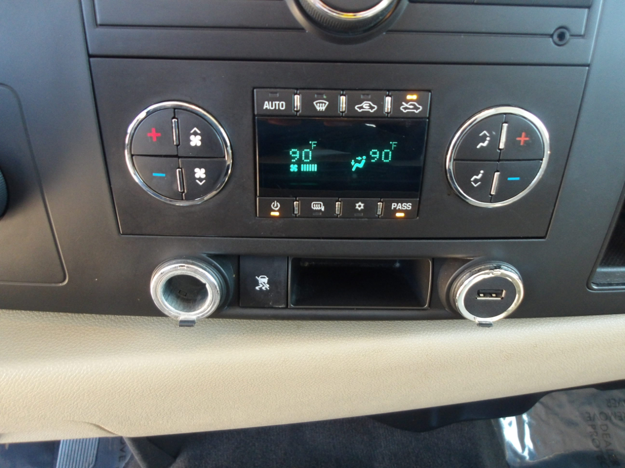 Chevrolet Silverado 1500 4WD Ext Cab 143.5" LT 2011