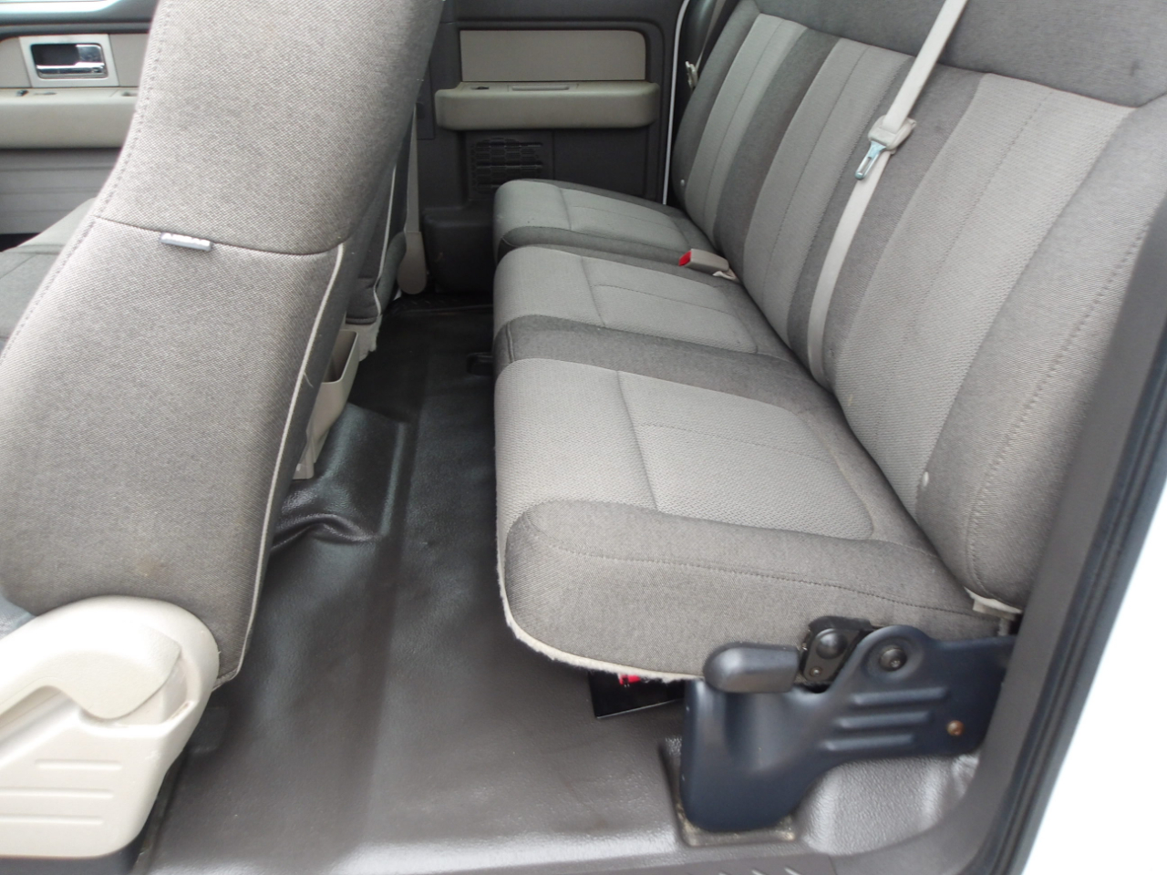 Ford F-150 4WD SuperCab 145" XL 2010