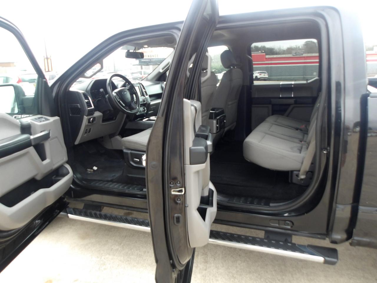Ford F-150 4WD SuperCrew 145" XLT 2015