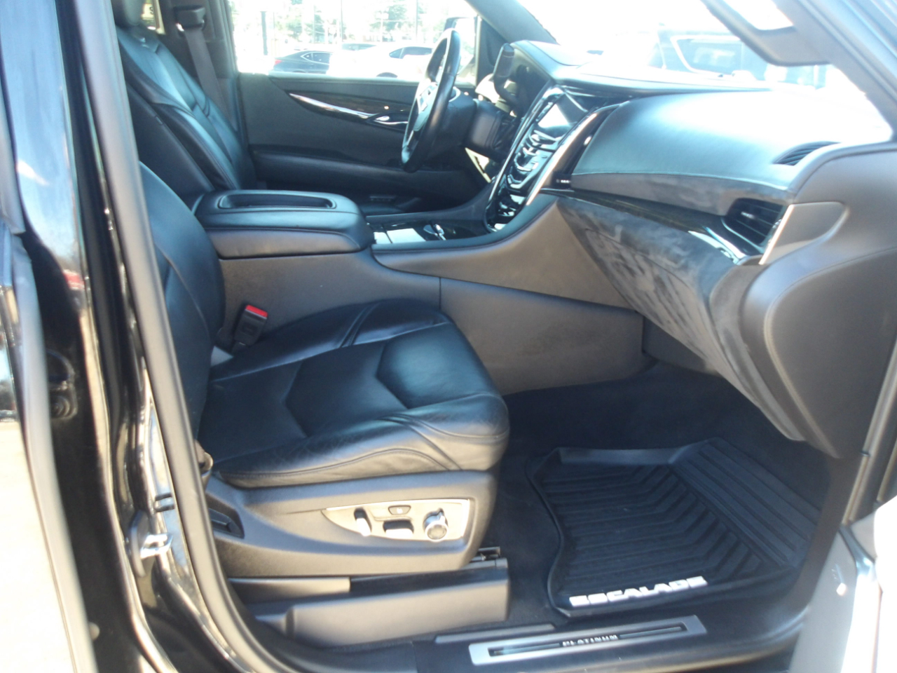 Cadillac Escalade ESV 2WD 4dr Platinum 2016