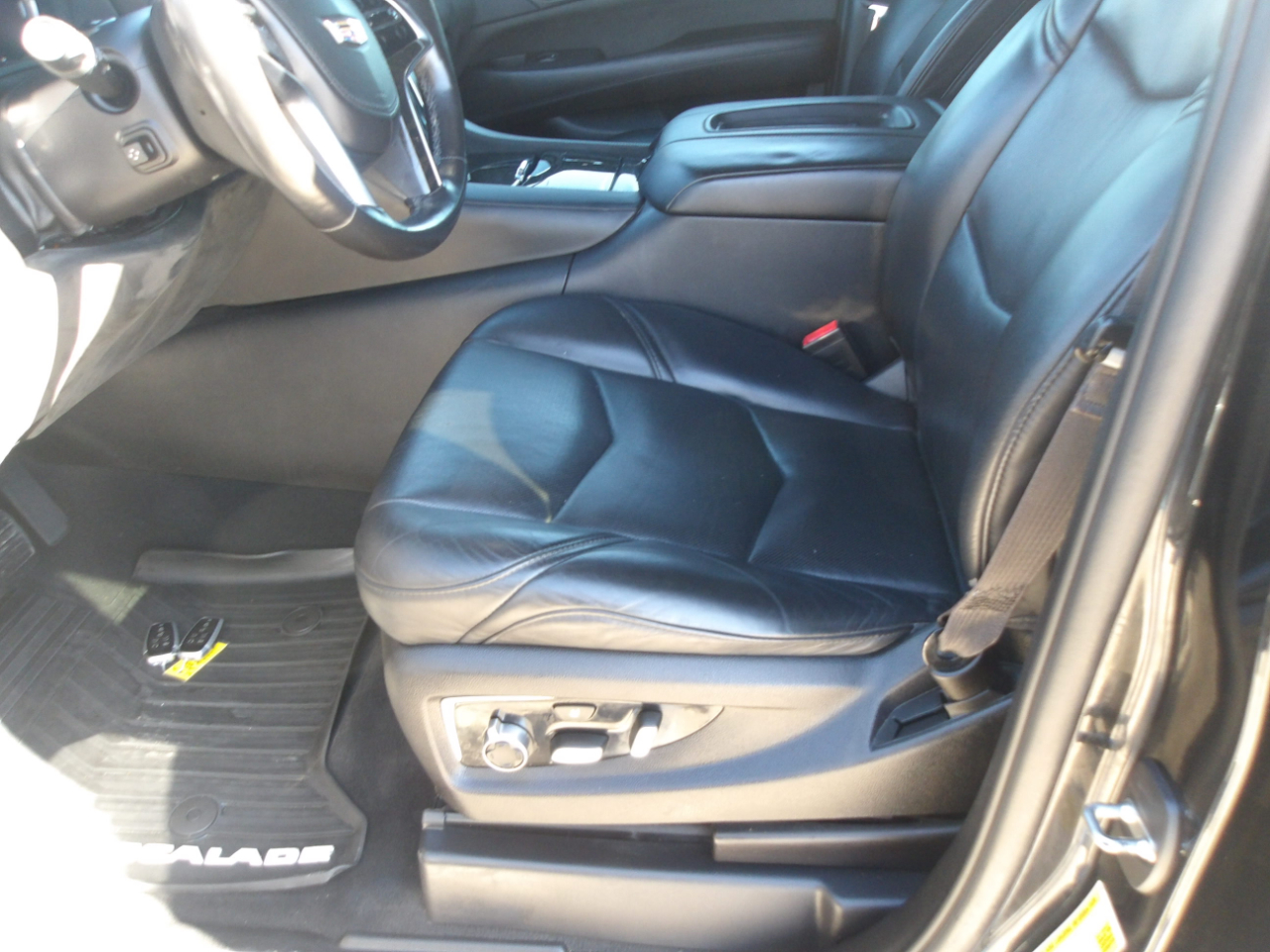 Cadillac Escalade ESV 2WD 4dr Platinum 2016