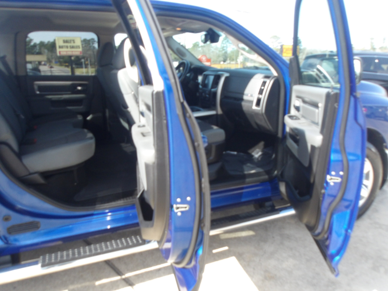 RAM 1500 2WD Crew Cab 140.5" Lone Star 2016