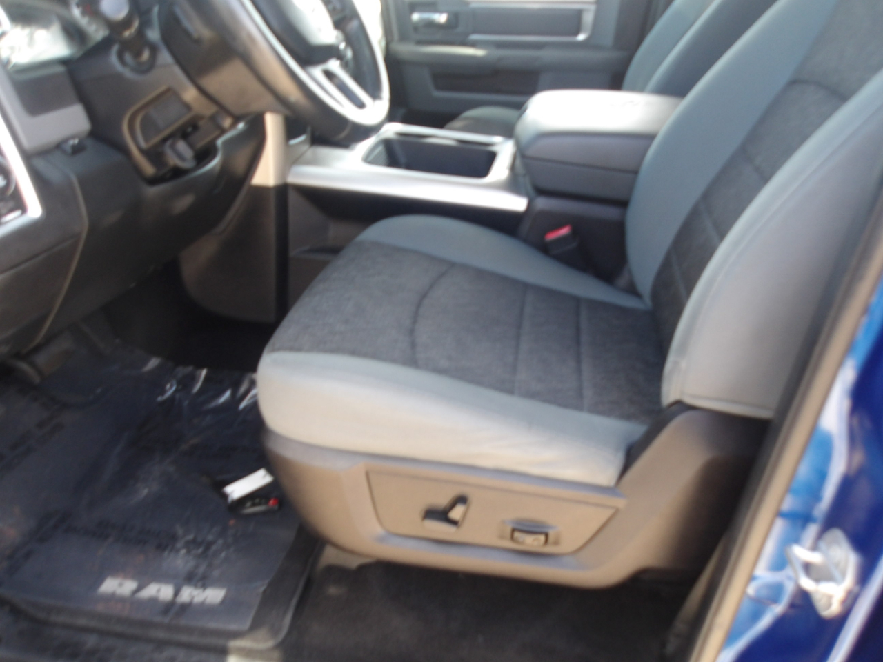 RAM 1500 2WD Crew Cab 140.5" Lone Star 2016