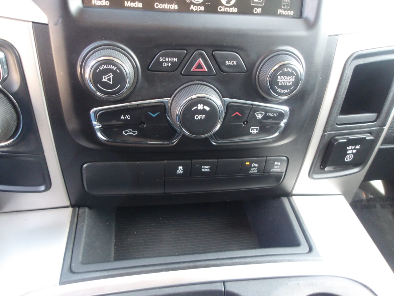 RAM 1500 2WD Crew Cab 140.5" Lone Star 2016