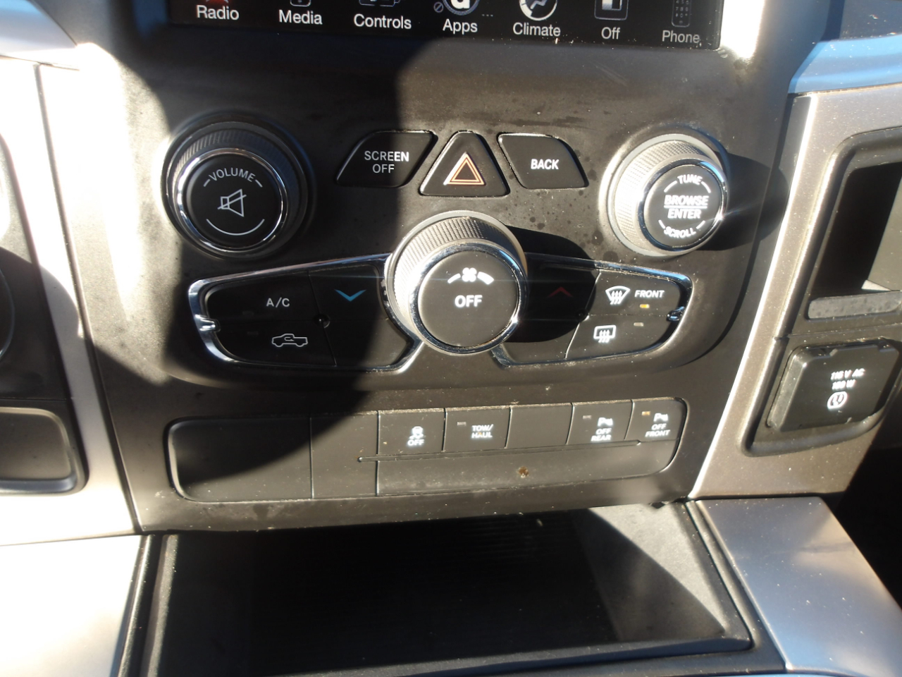 RAM 1500 2WD Crew Cab 140.5" Lone Star 2016