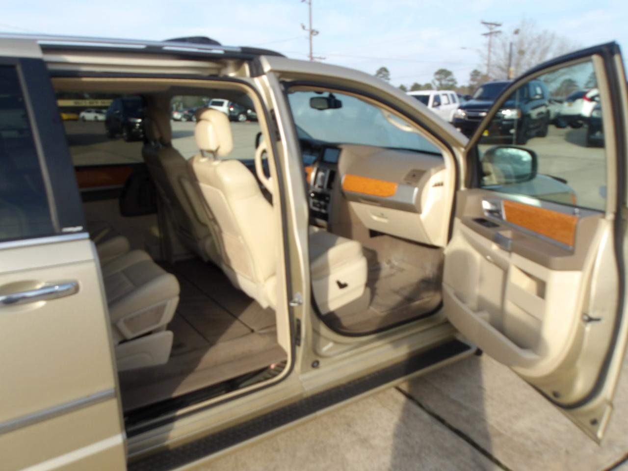 Chrysler Town & Country 4dr Wgn Limited 2010