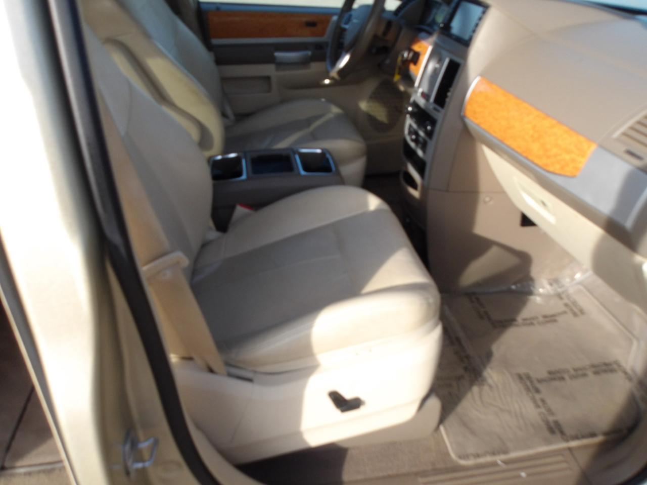 Chrysler Town & Country 4dr Wgn Limited 2010