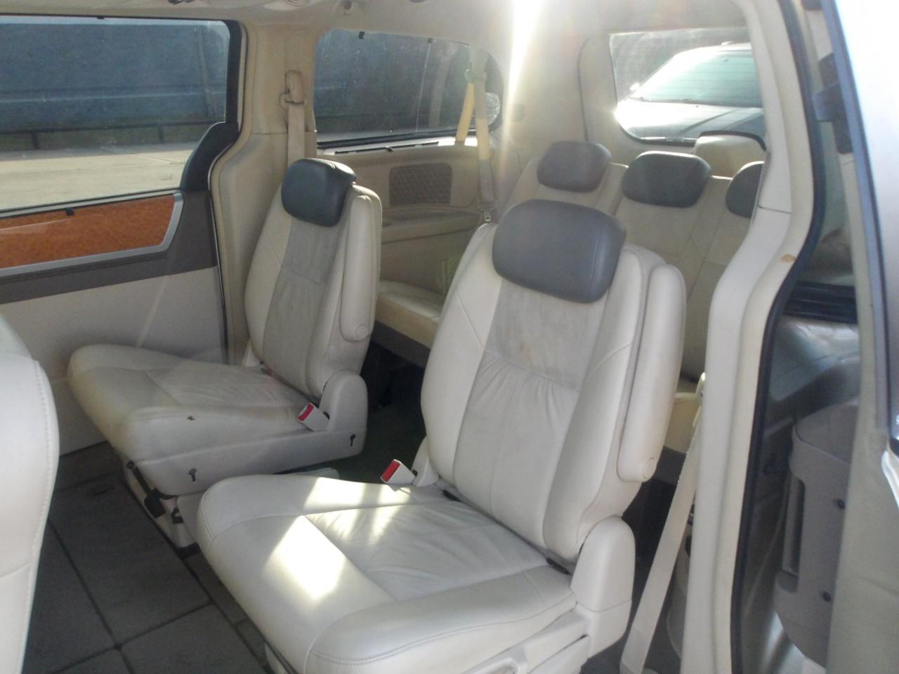 Chrysler Town & Country 4dr Wgn Limited 2010