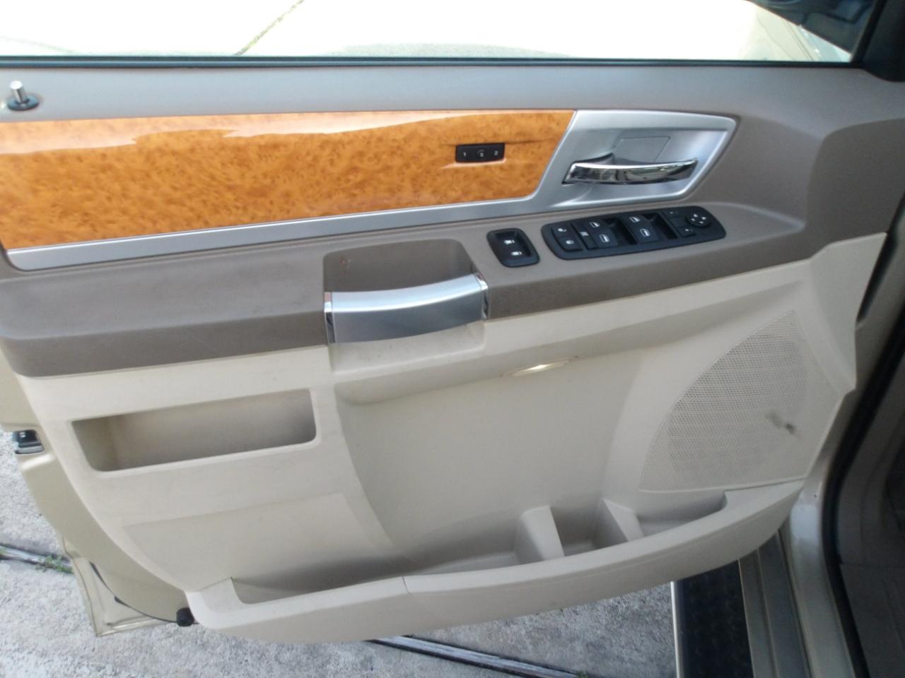 Chrysler Town & Country 4dr Wgn Limited 2010