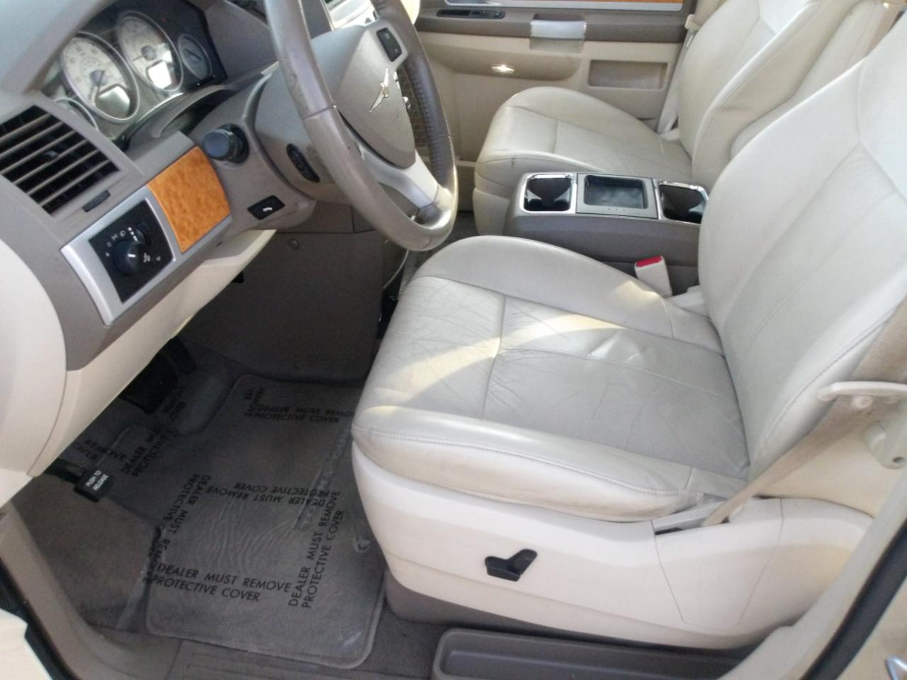 Chrysler Town & Country 4dr Wgn Limited 2010