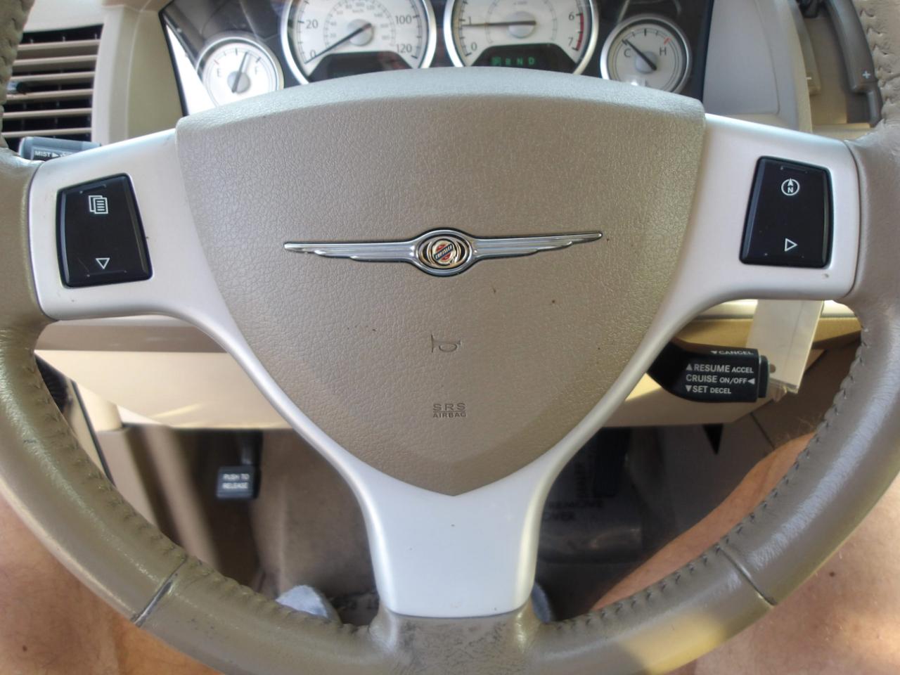 Chrysler Town & Country 4dr Wgn Limited 2010