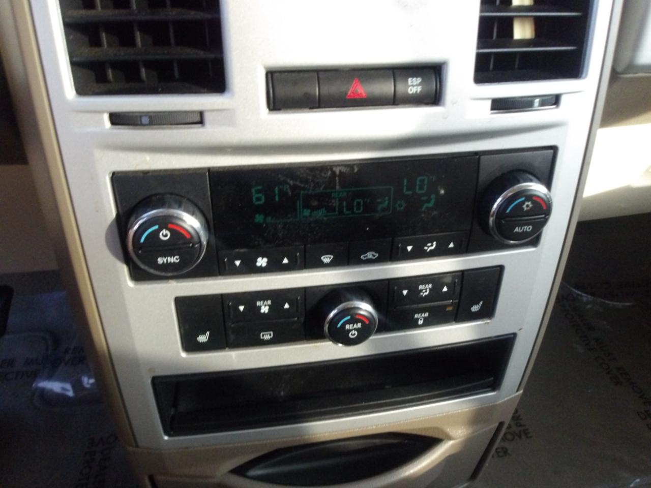 Chrysler Town & Country 4dr Wgn Limited 2010