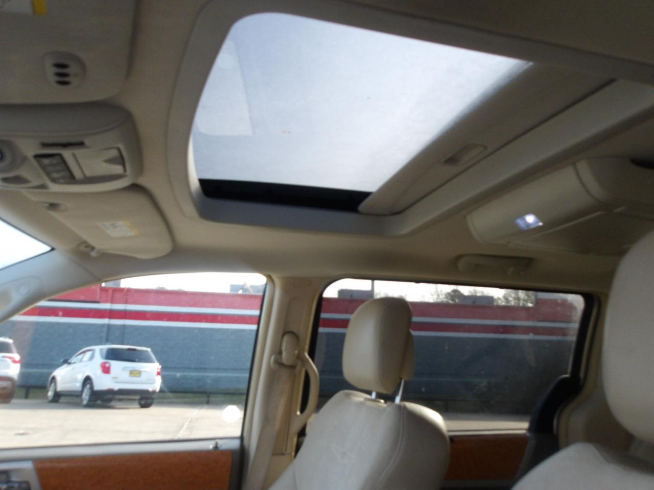 Chrysler Town & Country 4dr Wgn Limited 2010